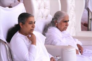 Dadi janki Ji & Hansa Didi